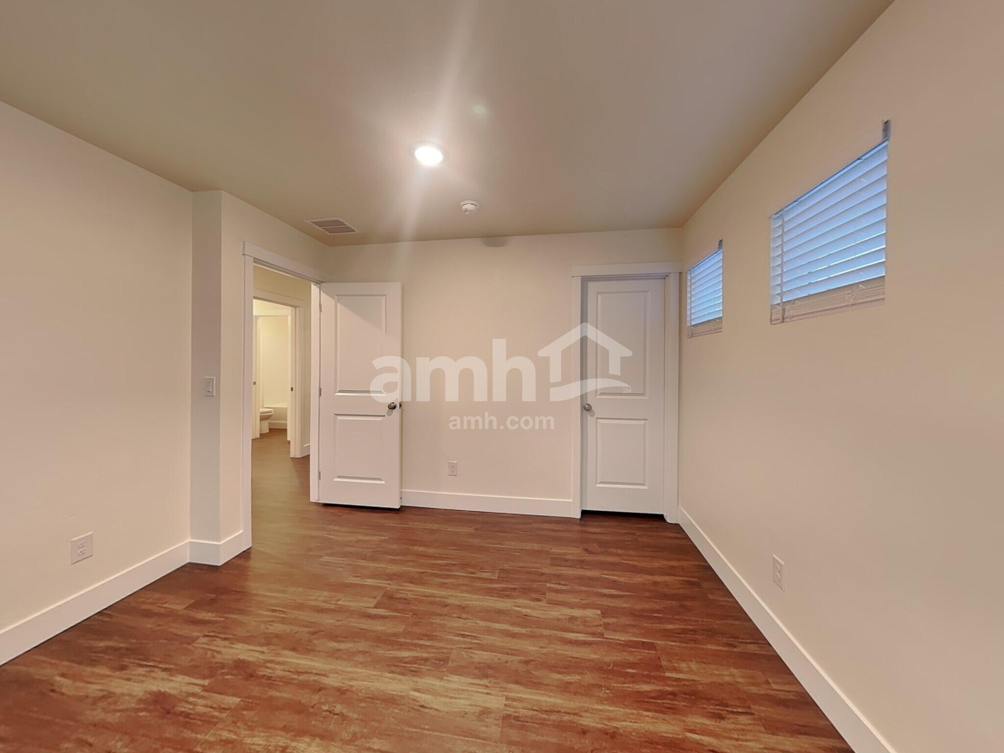 Building Photo - 1559 N Garnet Creek Ave