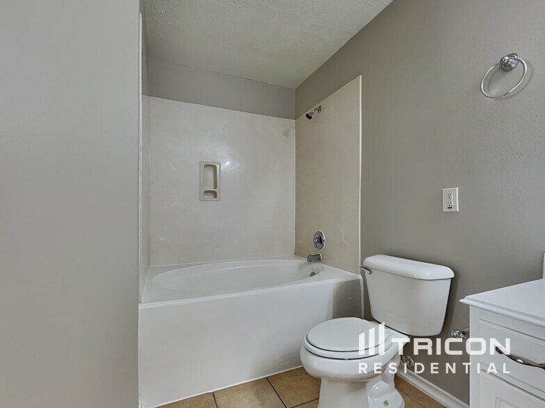 Building Photo - 13007 Lark Point Ct