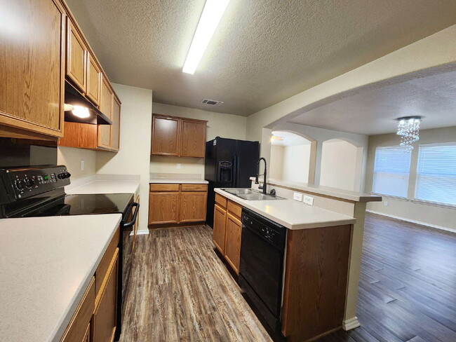 Building Photo - Medical Center Location. Single story, open concept 3 bedroom 2 bath home