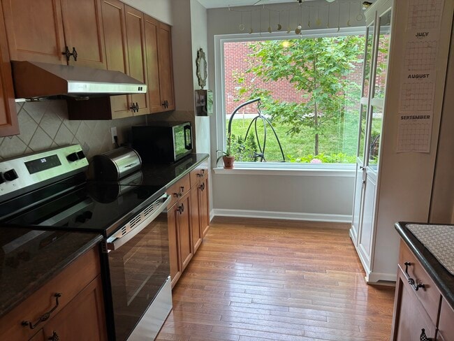 Building Photo - 7625 Lee Landing Dr