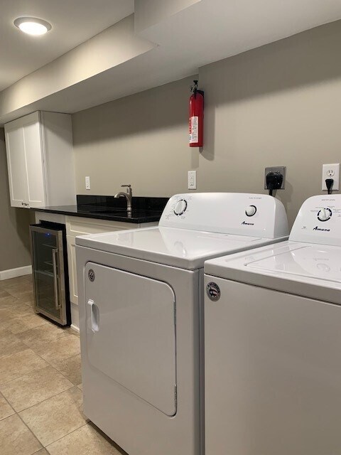 Building Photo - 637 W 44th St