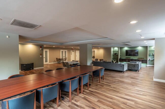 Building Photo - 2111 Wisconsin Ave NW