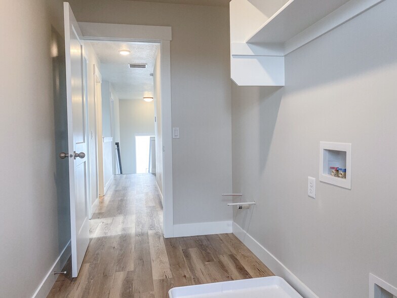 Building Photo - 959 S 650 W