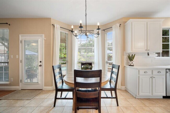 Building Photo - 1215 Boerne Dr