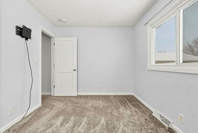 Building Photo - 1417 Starview Dr