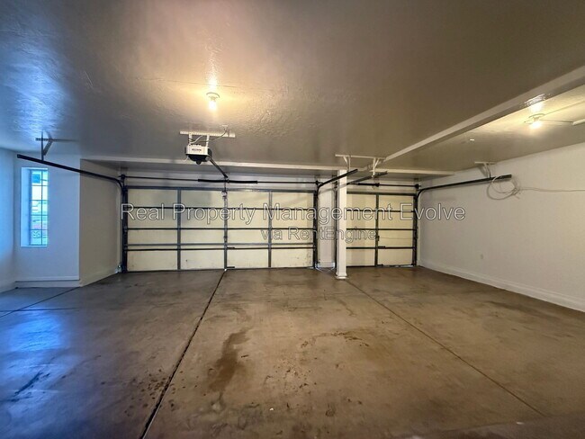 Building Photo - 799 S Dodge St