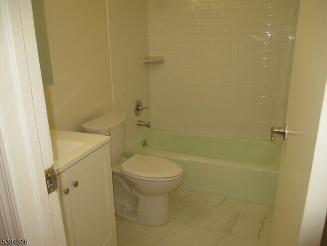 Building Photo - 181 Long Hill Rd