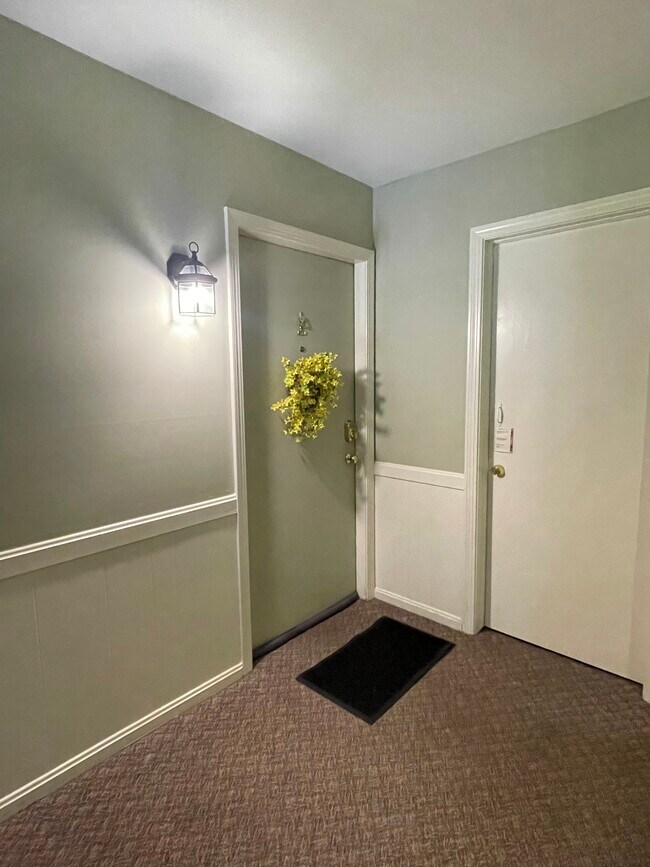 Building Photo - 7010 Carriage Hill Dr