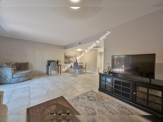 Building Photo - "Stylish 2-Bed Townhouse with Granite Touches & 2.5 Baths in Tucson – 1256 Sq Ft of Comfort!"