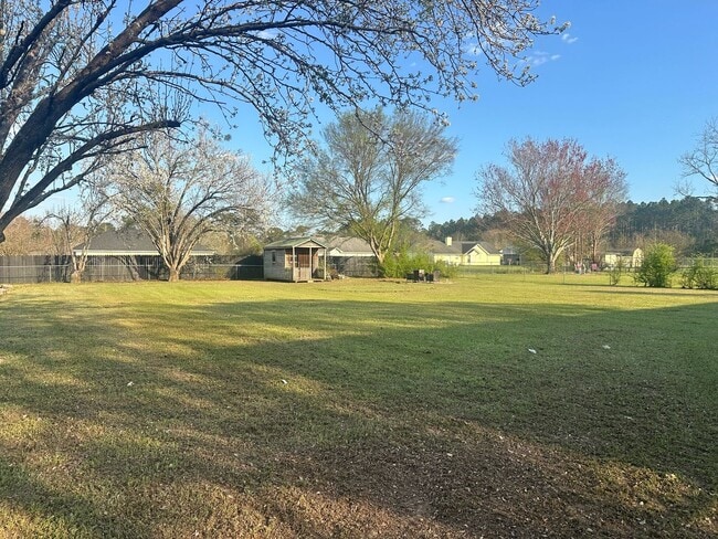 Building Photo - Home in Heatherwoods S/D