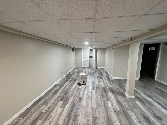 Building Photo - 519 School St