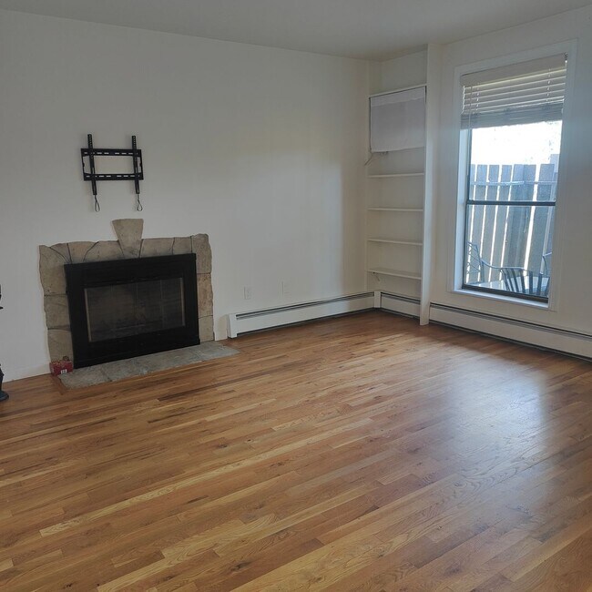 Building Photo - *ALL UTITLITIES INCLUDED* Spacious 1 Bedroom Condo for Rent in Niwot