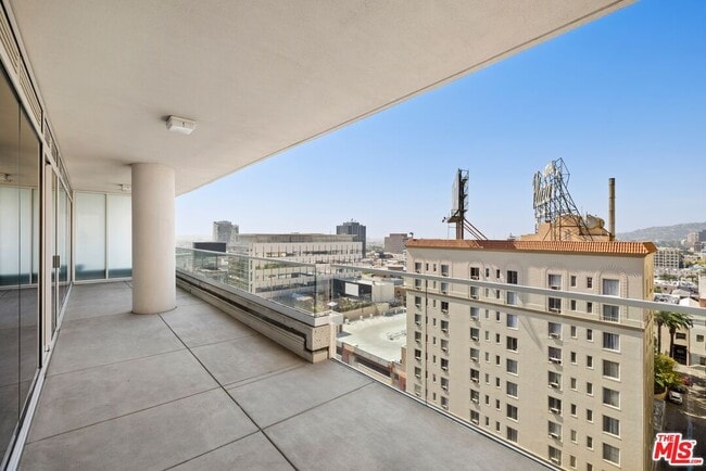 Building Photo - 6250 Hollywood Blvd