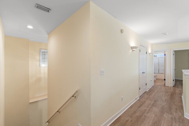 Building Photo - 3 bedroom/ 2.5 bathroom in Destin, FL!