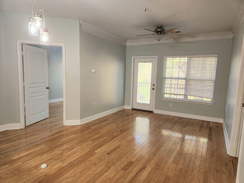 Building Photo - 2021 Basildon Rd