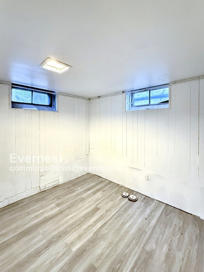 Building Photo - 20527 Rosemont Ave
