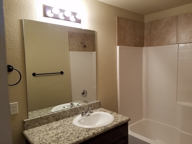 Building Photo - 105 Crossfire Ct
