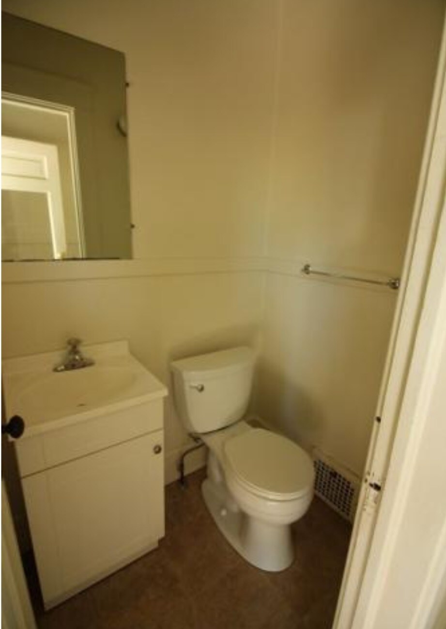 Building Photo - 523 S 4th Ave