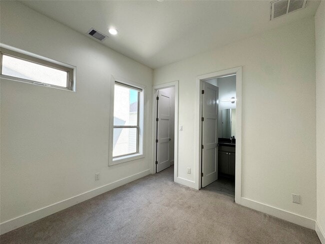 Building Photo - 2905 Gillespie St