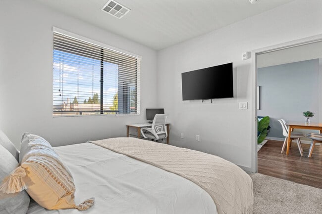 Building Photo - 711 W Broadway Rd