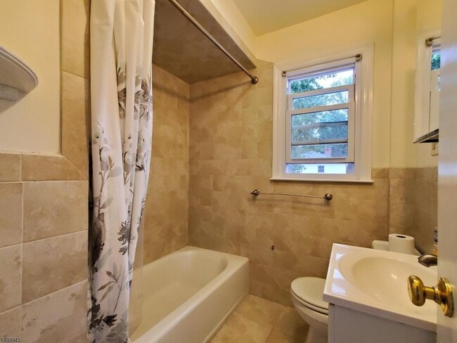 Building Photo - 708A Farrand St