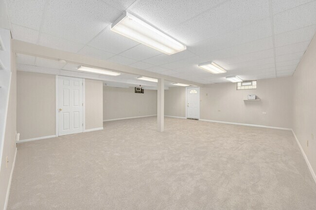 Building Photo - 3741 Sterling Rd
