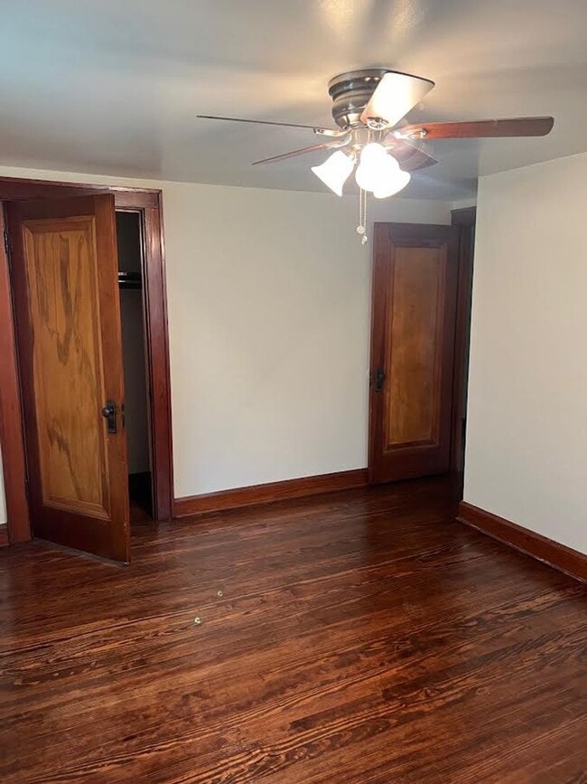 Building Photo - 453 E Kline St