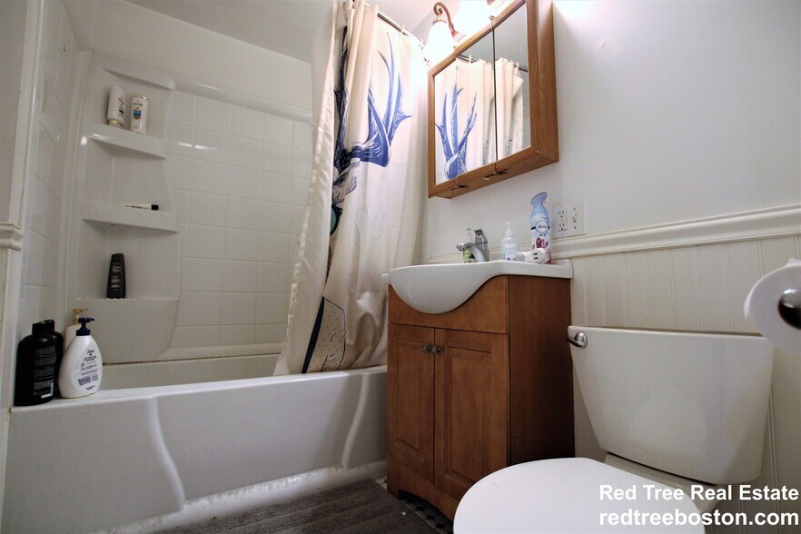 Building Photo - 324 St Paul St