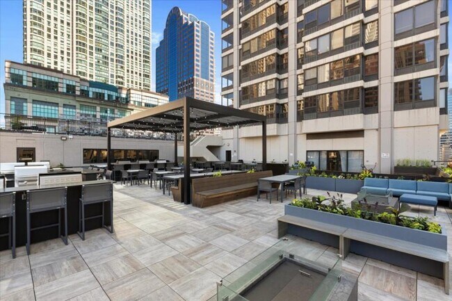 Building Photo - 1 bedroom in Chicago IL 60611