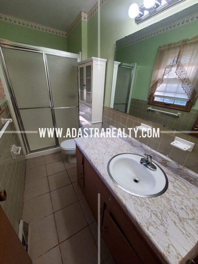 Building Photo - Five Bedroom Home in South KC-Available NOW!!