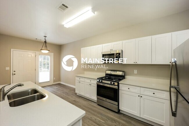 Building Photo - 3 Bedroom Pet-Friendly Home in Atlanta, GA with Main Street Renewal