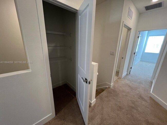 Building Photo - 109 SW 170th Ave