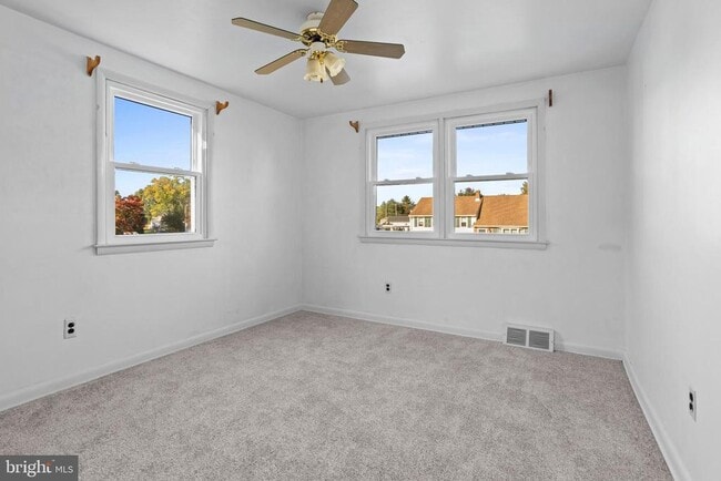Building Photo - 18 Cobblestone Ln