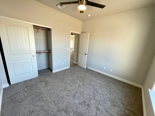 Building Photo - Beautiful 3 Bedroom 2 Bathroom Home! *HOME IS CURRENTLY OCCUPIED, PLEASE DO NOT DISTURB THE TENANT*