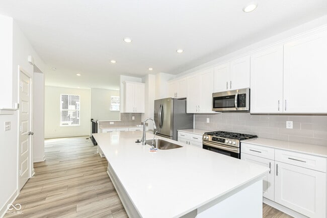 Building Photo - 9325 Somerford Dr