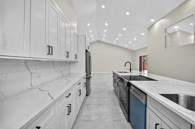 Building Photo - 9581 El Clair Ranch Rd