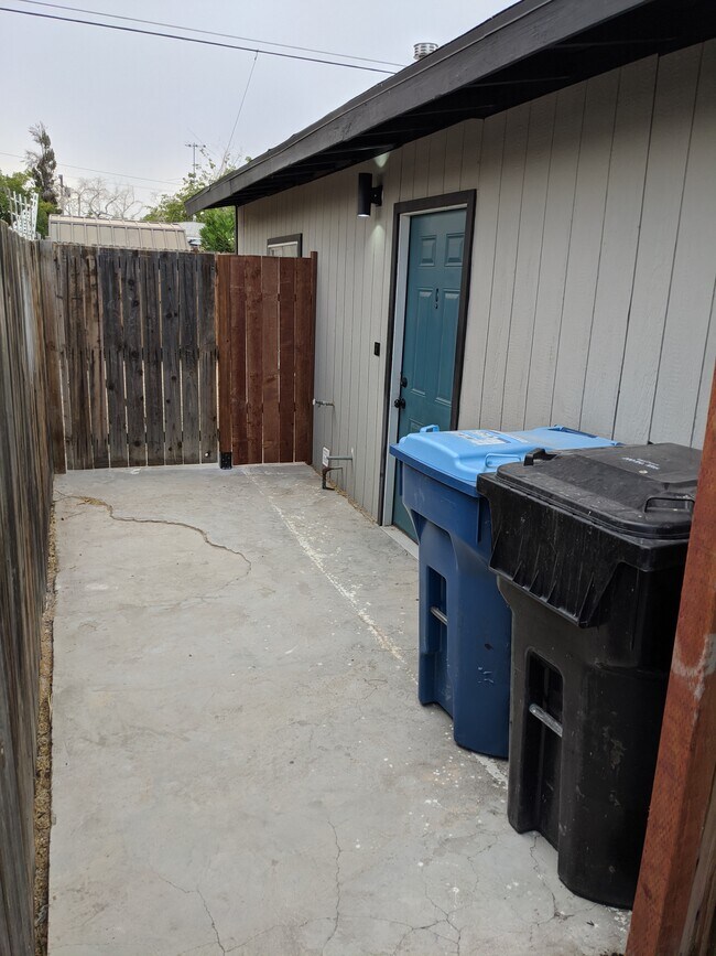 Building Photo - 1125 Tamerack Ave