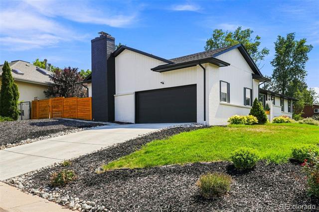 Building Photo - 2320 S Holly Pl