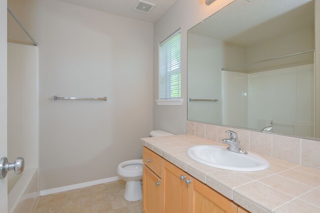 Building Photo - 5809 NE Orenco Gardens Dr