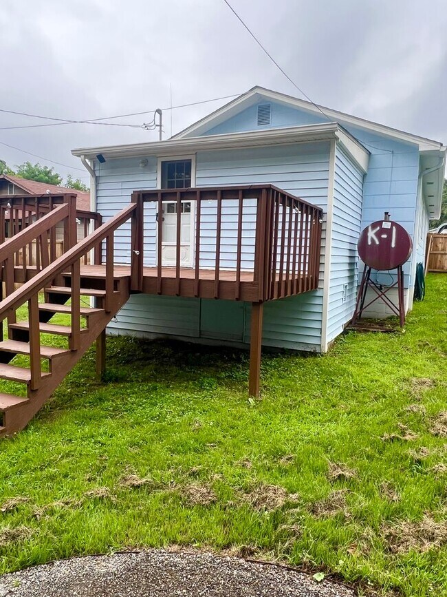 Building Photo - 3 Bedroom 2 Bath house Great Swannanoa Loc...