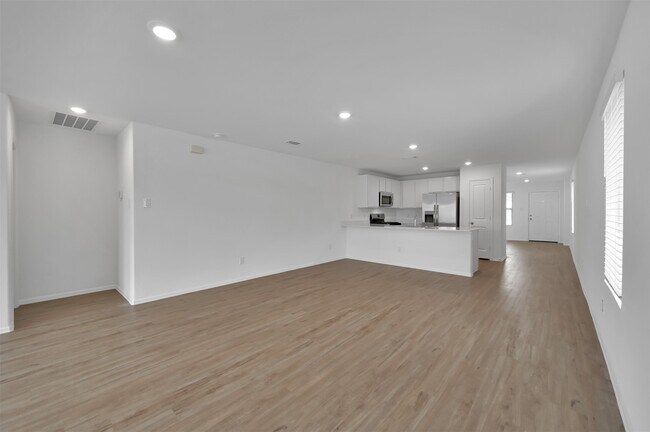 Building Photo - 21031 Longeni Dr