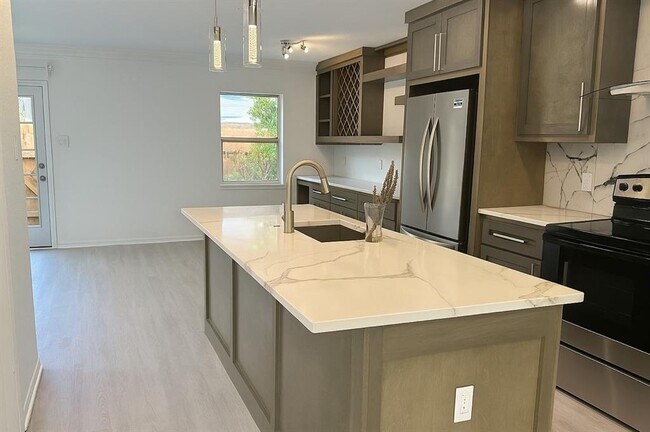 Building Photo - 14401 Misty Meadow Ln