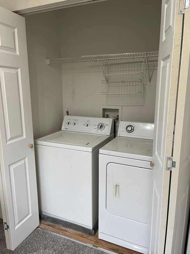 Washer & dryer included - 438 Flintlock Ct