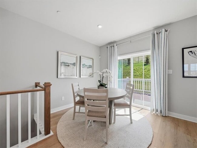 Building Photo - 201 Yellowwood Ct