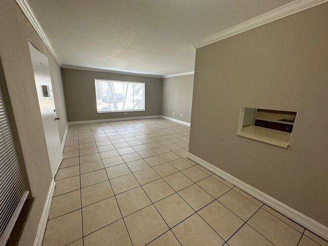 Building Photo - 1830 Maravilla Ave