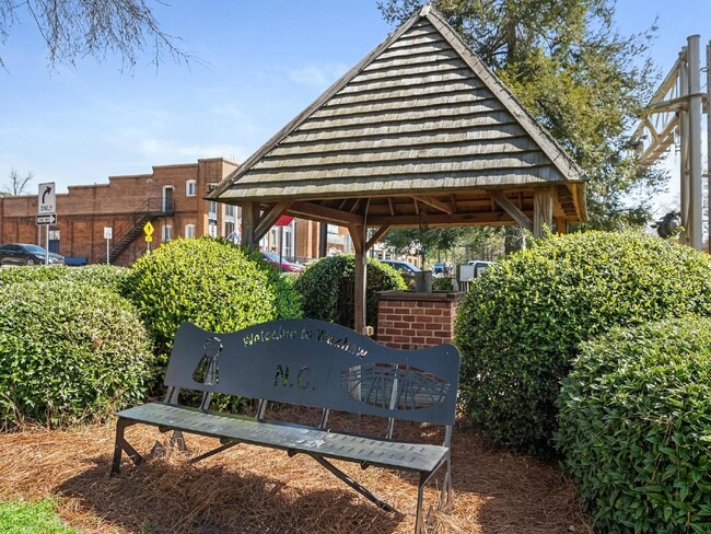 Building Photo - Cutters Spring-Providence Park!