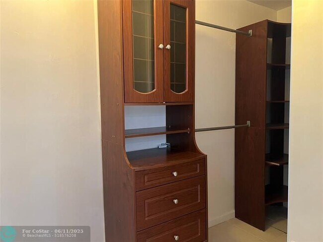 Building Photo - 7400 SW 37 Ct