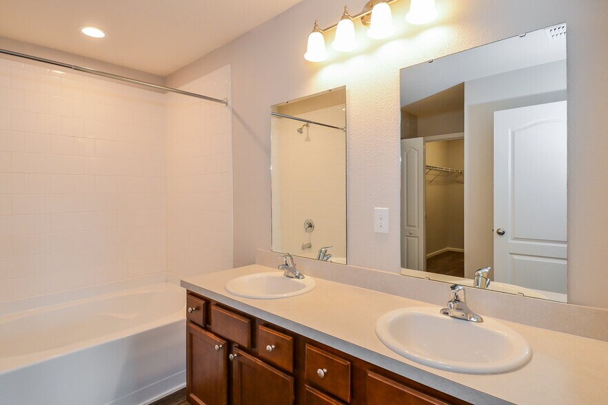 Building Photo - 6780 Sandle Dr