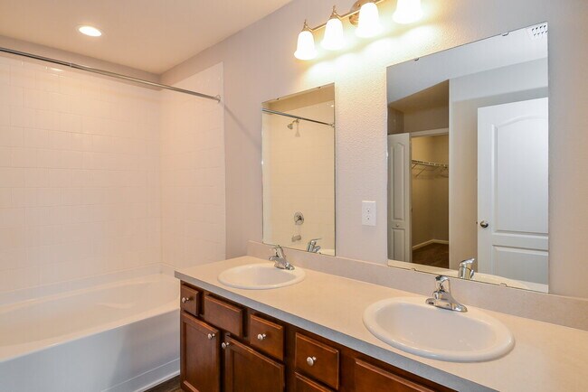 Building Photo - 6780 Sandle Dr