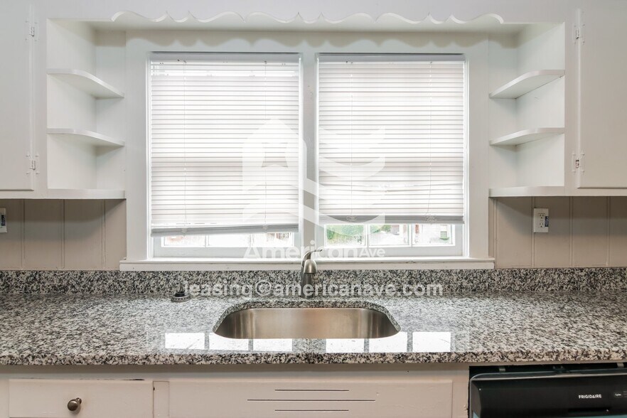 Building Photo - 1217 Dogwood Ave